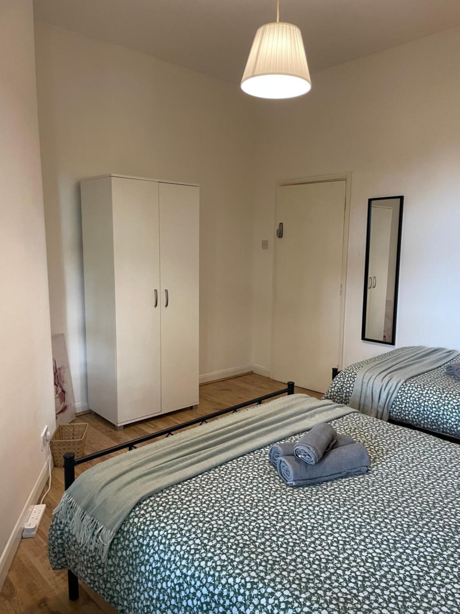 Contemporary Private Rooms Near Central London Bagian luar foto